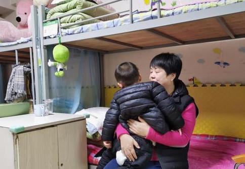 700个大病患儿的“家”:一张高低床住下一个家庭