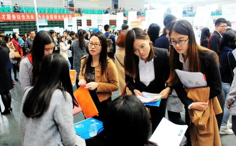 就业形势更为严峻 首批00后毕业生如何做好就业准备