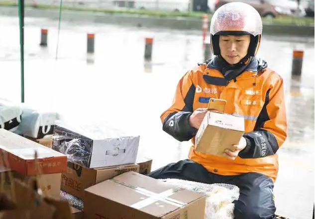 “快递进村”关键是服务到家