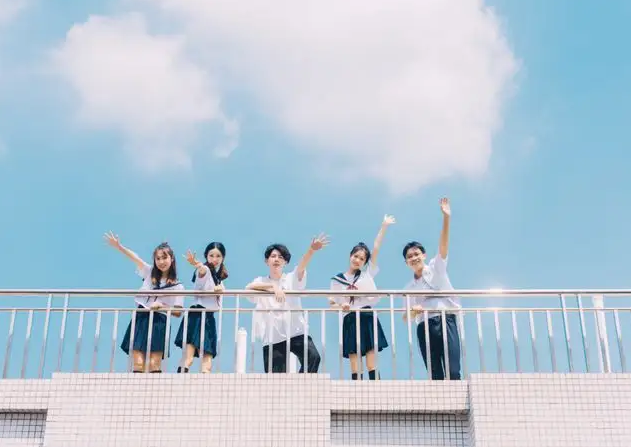 创意毕业照可别“太破费”