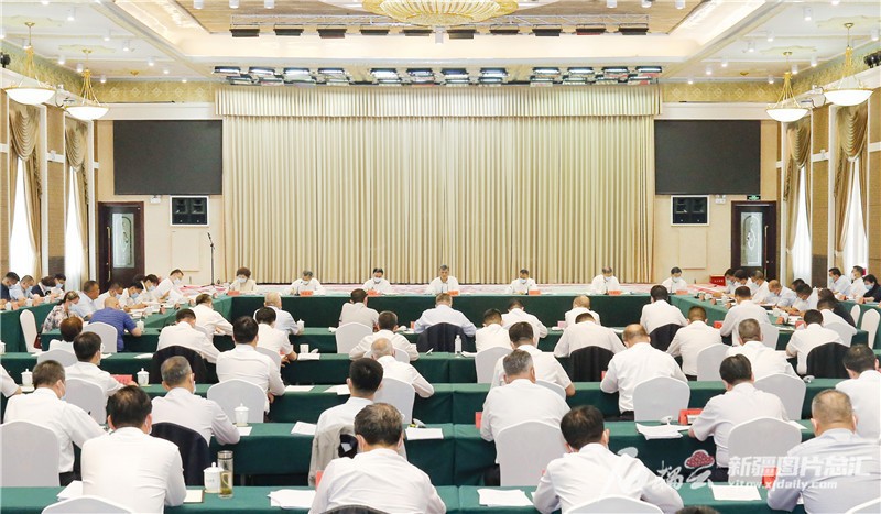 数智世界工业科技参加新疆自治区民营企业座谈会及投资项目签约仪式