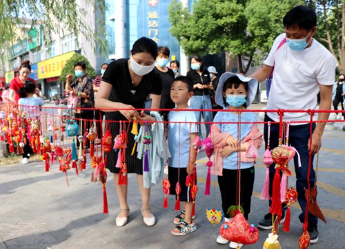 驻马店市实验幼儿园： 多彩民俗迎端午 传统文化润童心