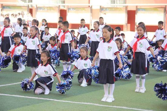 榆林高新小学举行新队员入队仪式暨第十届校园文化艺术节活动