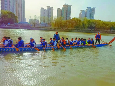 南京三江学院龙舟队 把龙舟文化带到世界各地