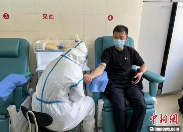 （上海战疫录）上海崇明区血站“重启” 35名市民挽起袖子献“热血”
