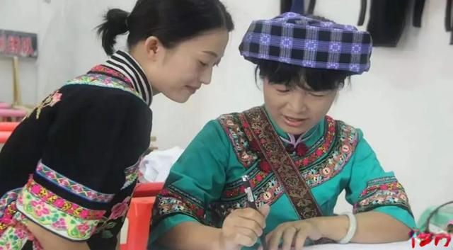 韦树章:匠心传 产业兴 群众富