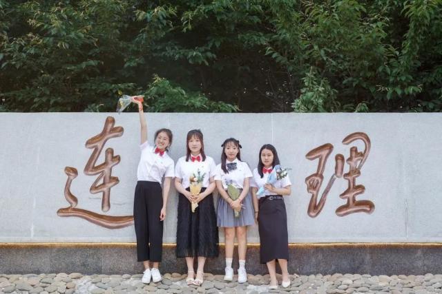 大连理工大学:为了学生拍毕业照,把“校门”搬进校园