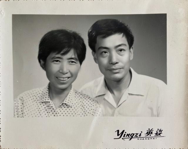 宁波退休教师卖房捐建学校图书馆