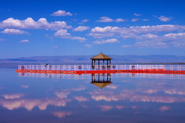 夏日时节 新疆巴里坤湖湖光山色美如画