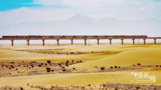 和田至若羌铁路6月16日开通运营！世界首个沙漠铁路环线形成