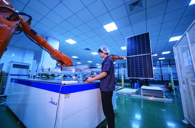 江苏扬中:光伏产品畅销海内外市场