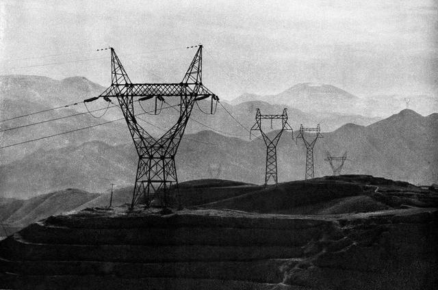 我国首条超高压输电线路迎来投运50周年