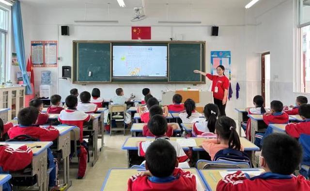 广西百色：中小学多媒体教室覆盖率达95%