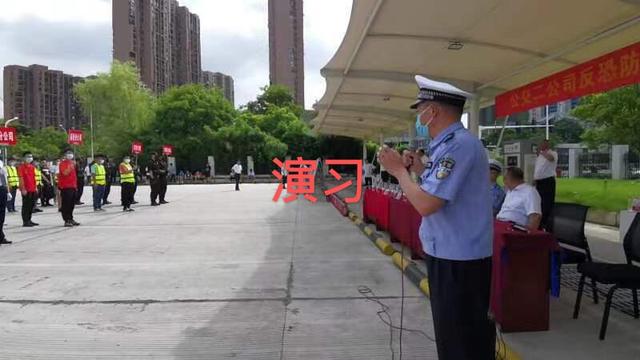 武汉公交开展消防反恐应急演练