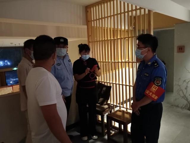 椒江:平安夜巡,为社区居民点亮一盏“平安灯”