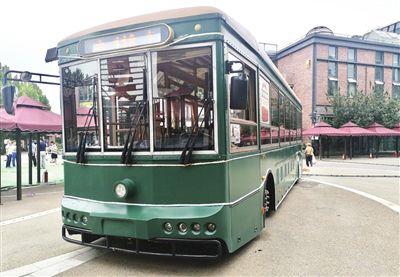 天津：棉3夜市添新丁 打卡复古“铛铛车”