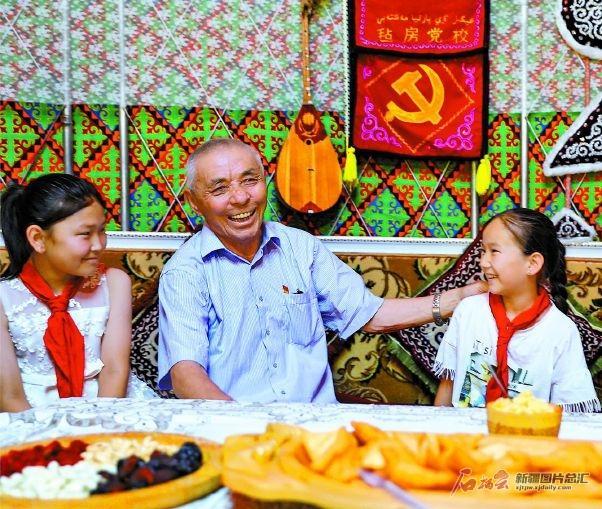 “毡房党校”听党课