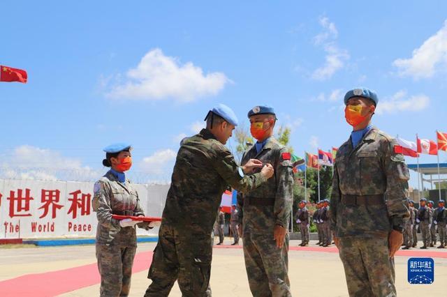 中国第20批赴黎维和部队全体官兵荣获联合国“和平勋章