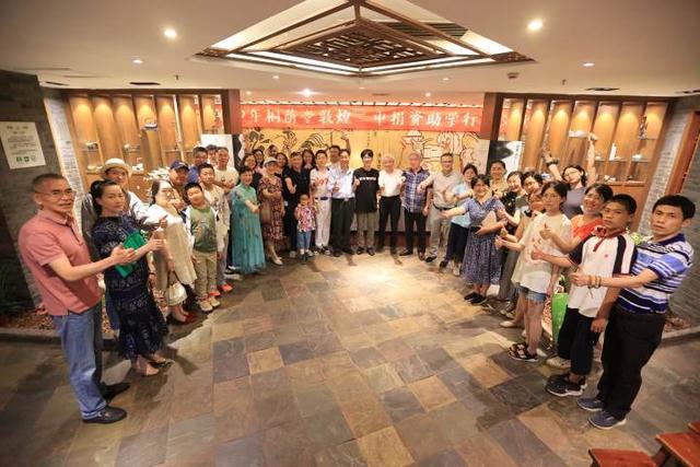 这场火热的义卖背后,是一家杭州书院发自心底的善意