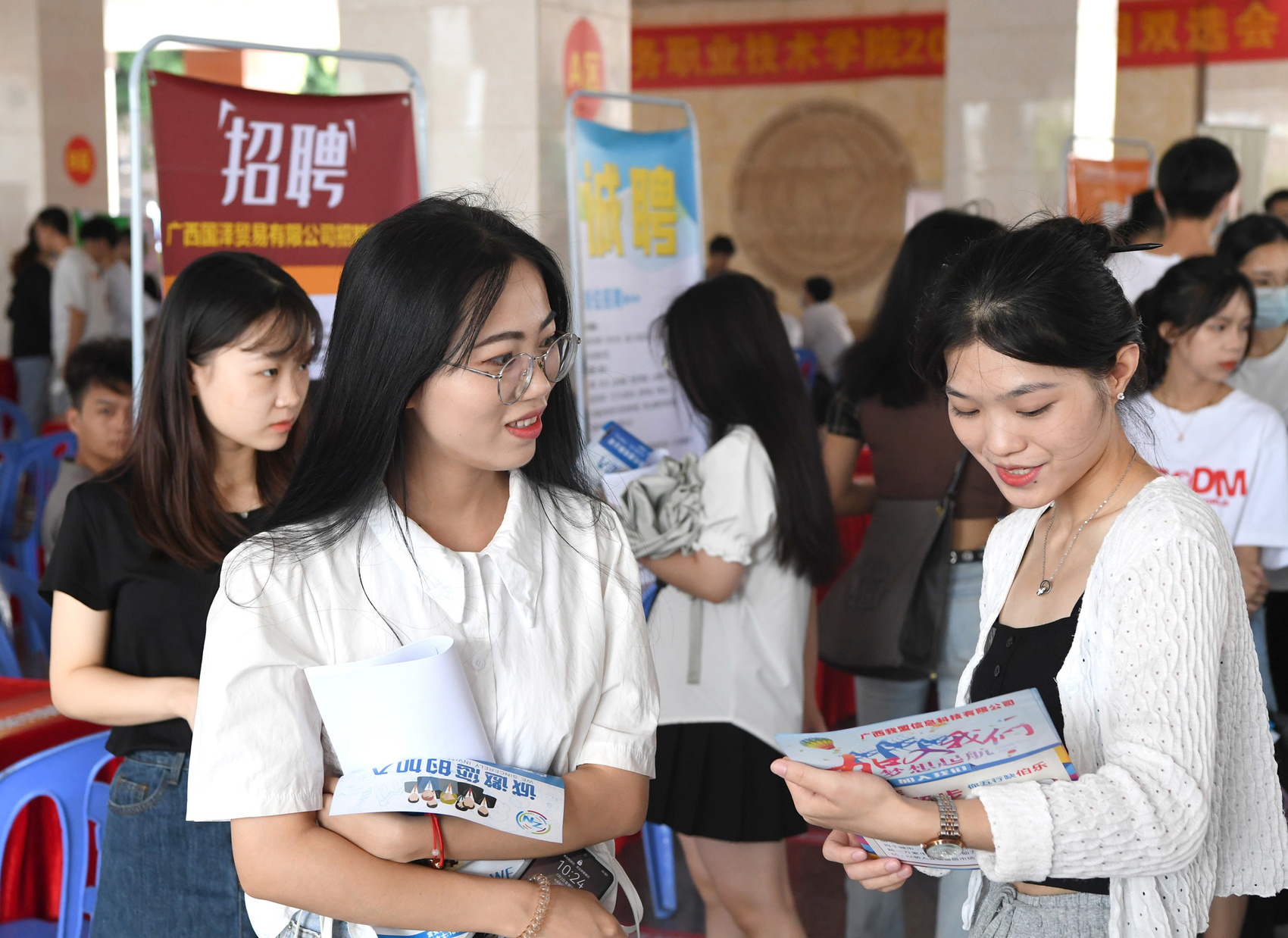 多渠道挖潜 拓展毕业生就业新空间