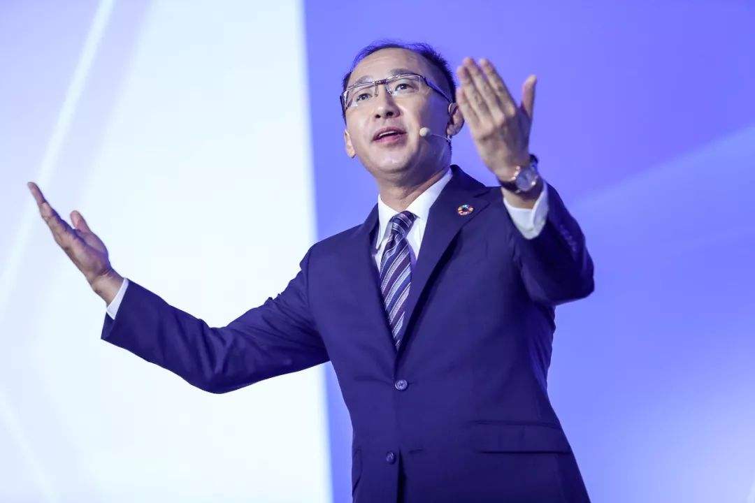 访爱普生有限公司董事长兼总裁深石明宏