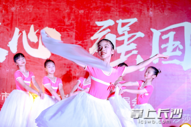 童心向党，强国有我！丹桂社区青少年载歌载舞为党献礼