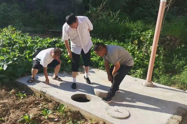 开阳县紫兴街道：抓实“厕所革命” 扮靓乡村环境