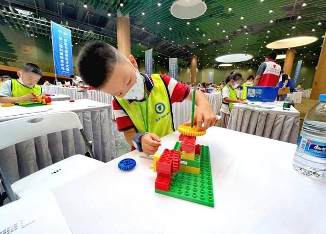 北京世园公园中国馆，今天变身青少年智能创意设计赛场