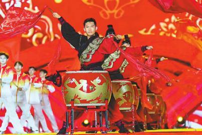 专访总导演：用乐山元素讲述浪漫天府