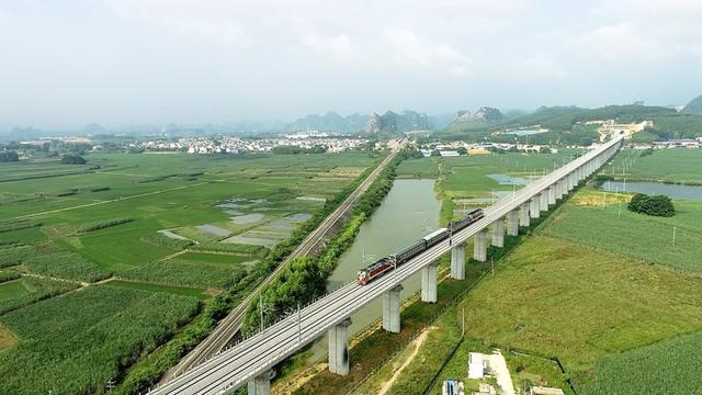 南崇铁路开始联调联试 预计年底开通运营