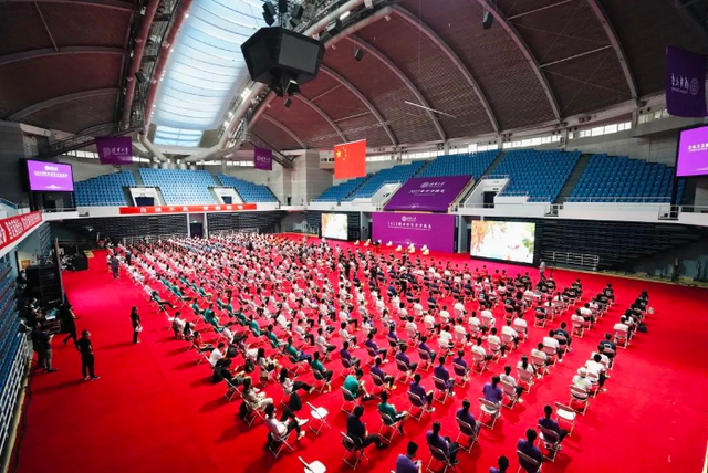 清华大学举行2022级本科生新生开学典礼