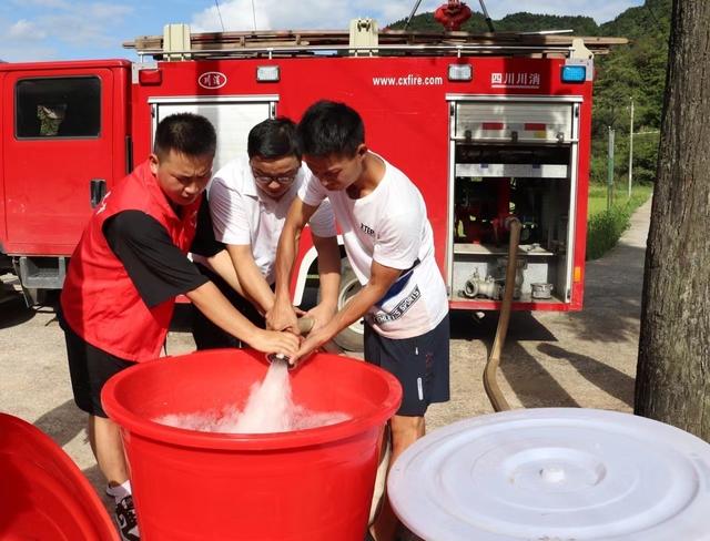 贵州江口：不惧“烤”验 齐心抗旱