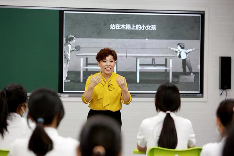 邓亚萍为北京中学生上“开学第一课”