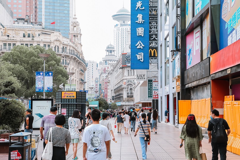 上海南京路步行街发“亿元消费券”，企业销售数据爆发式增长