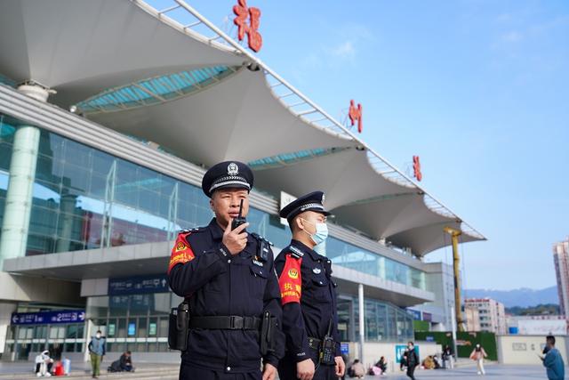 铁路民警杨仁德获评全国“人民满意的公务员”称号