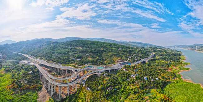 中国基建再破多个纪录 3条高速在三峡库区串联成环