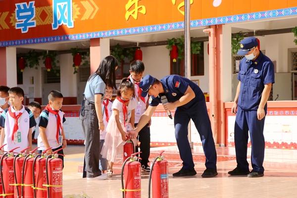 西林县罗湖实验小学开展消防安全宣传