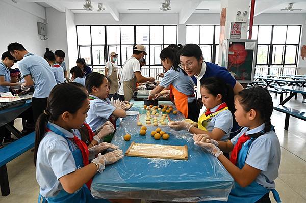 武鸣区：清风拂明月 廉洁过中秋