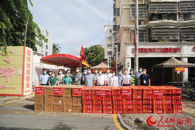 三亚市吉阳区开展中秋节慰问一线疫情防控人员活动