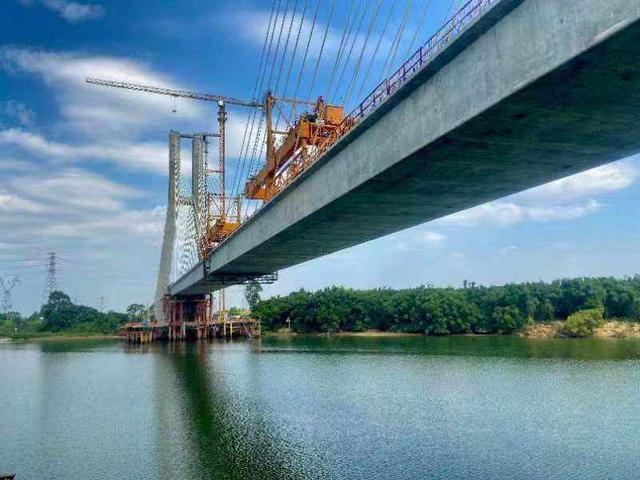 全球首座大跨度节段预制胶拼法施工高铁桥梁合龙