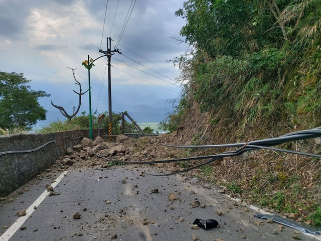 花莲发生6.9级地震，台媒：赏花胜地赤科山近400游客受困