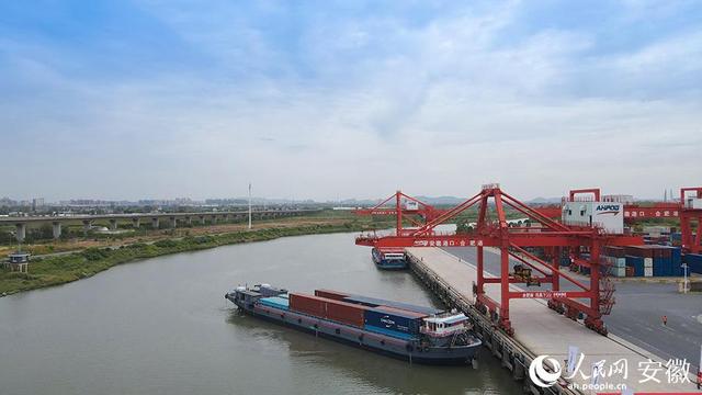 稳外贸促增长 “合力号”成功首航