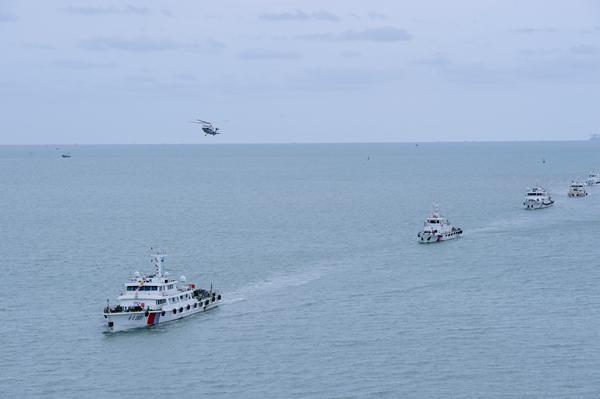 南黄海大规模海上搜救综合演习在南通通州湾举行