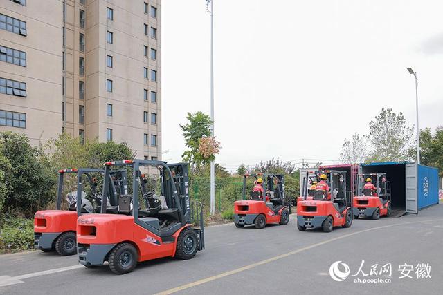 稳外贸促增长 “合力号”成功首航