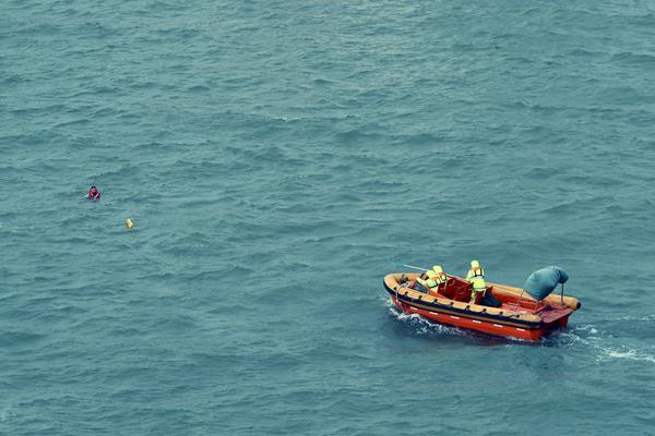 南黄海大规模海上搜救综合演习在南通通州湾举行