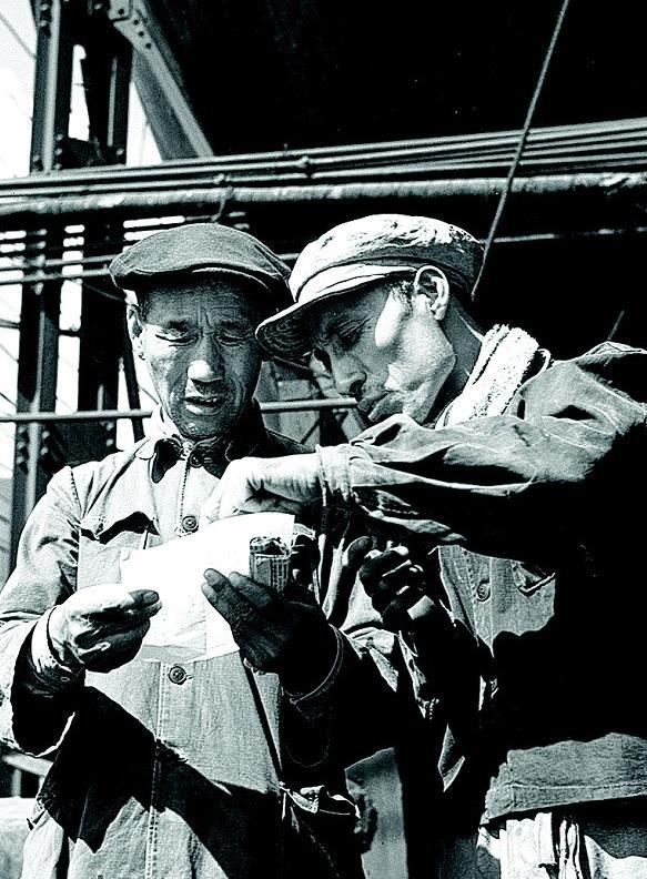 致敬“钢铁意志”:白手起家建钢厂 英雄本色是工人