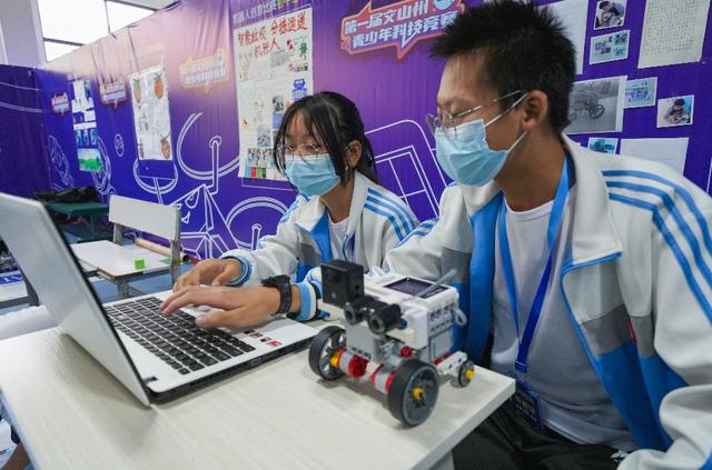 文山州青少年科技竞赛开赛了!播