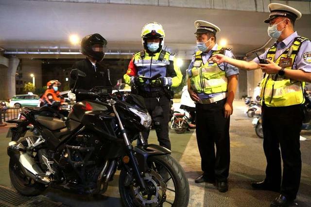 针对机动车“炸街”，郑州交警首次集中统一行动播