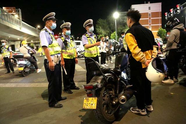 针对机动车“炸街”，郑州交警首次集中统一行动播