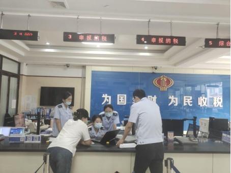 甘南税务:电话线短 陇税情长播